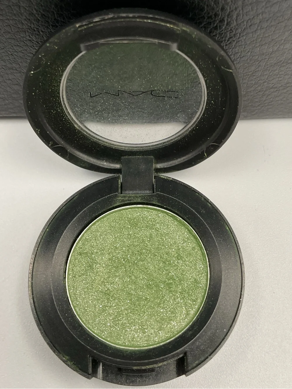 MAC Cosmetics Lustre Eyeshadow in Swimming